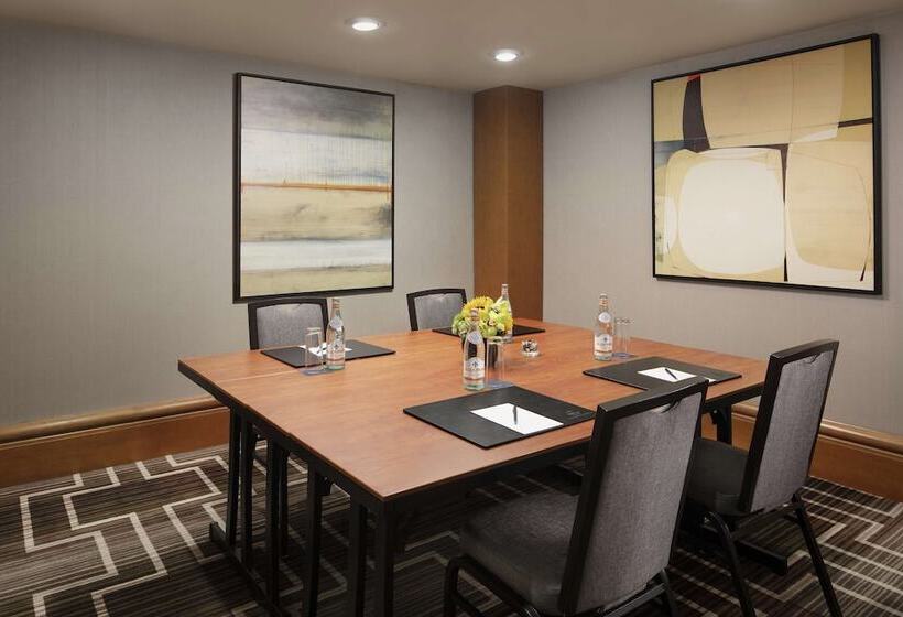 فندق Hilton Short Hills