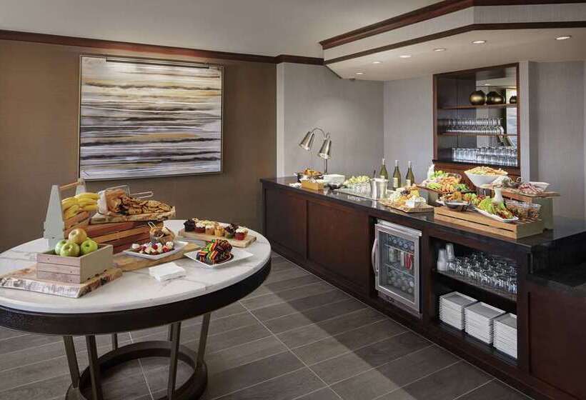 فندق Hilton Short Hills