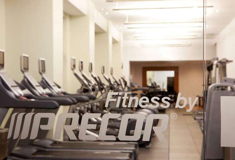 فندق Hilton Short Hills