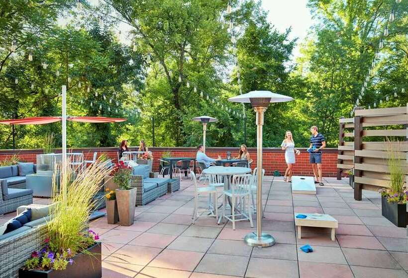 فندق Hilton Short Hills