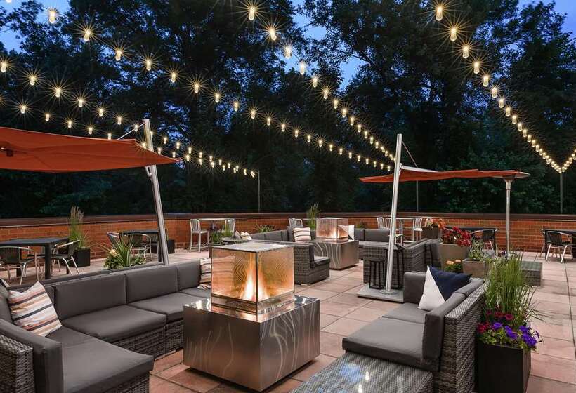 فندق Hilton Short Hills