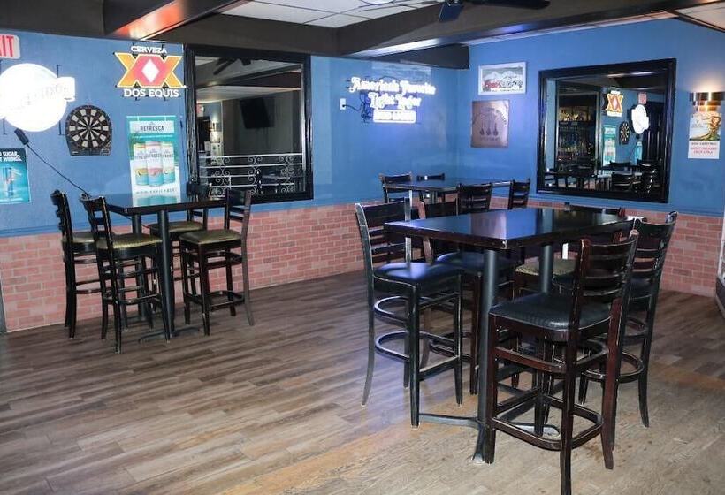 Отель Hobbs Family Inn