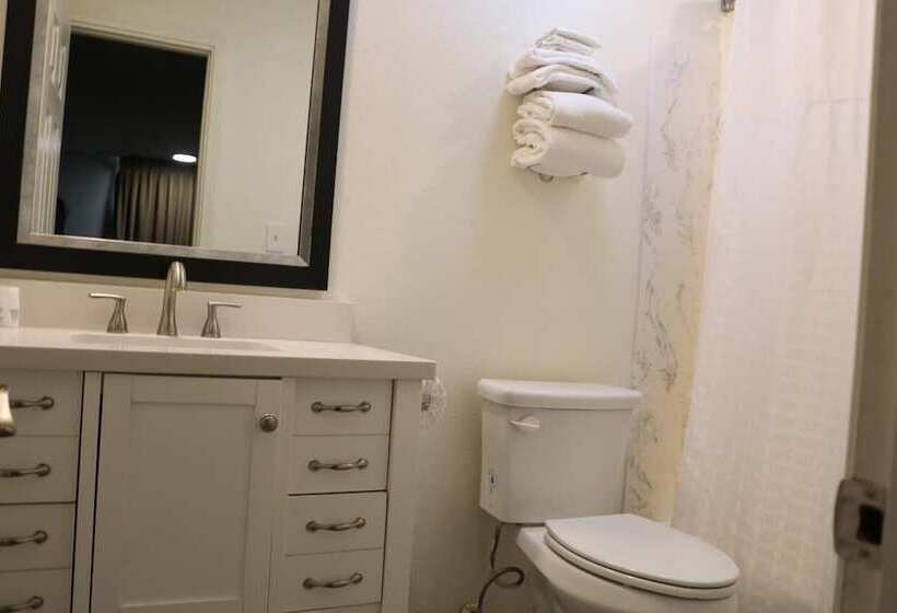 Отель Hobbs Family Inn