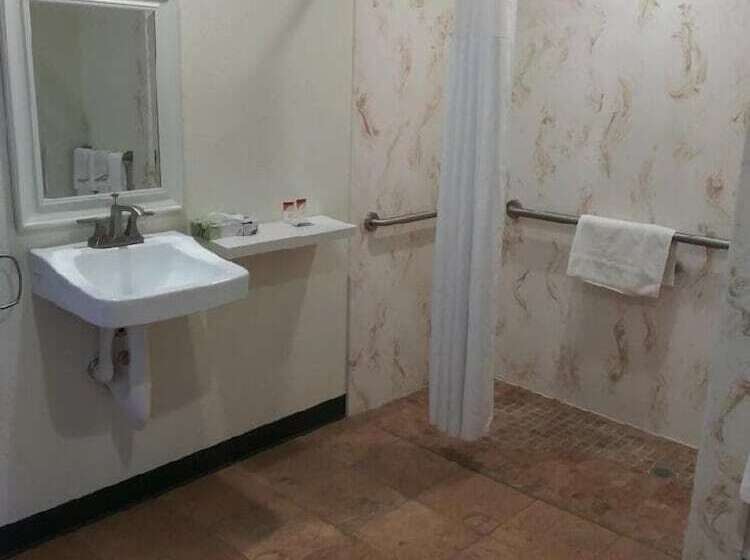 Отель Hobbs Family Inn