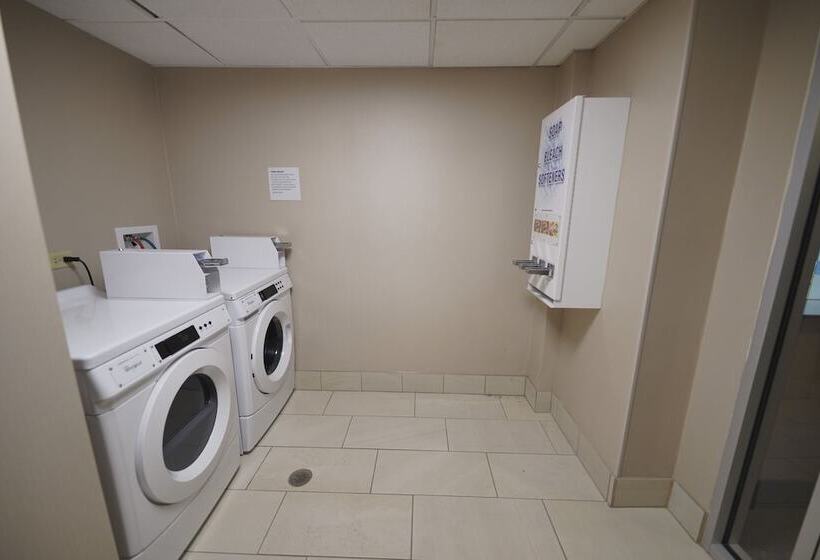 فندق Holiday Inn & Suites Chicago Carol Stream Wheaton, An Ihg