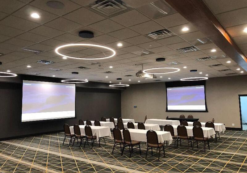 호텔 Holiday Inn & Suites St. Cloud, An Ihg