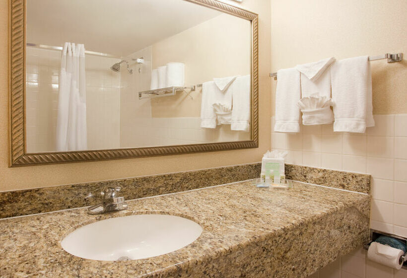 فندق Holiday Inn Country Club Plaza