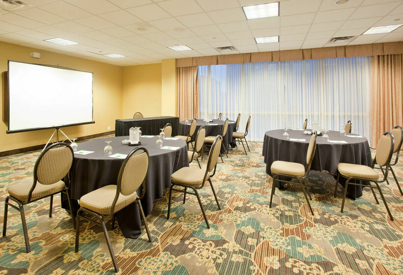 فندق Holiday Inn Country Club Plaza