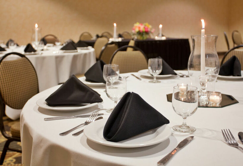 فندق Holiday Inn Country Club Plaza