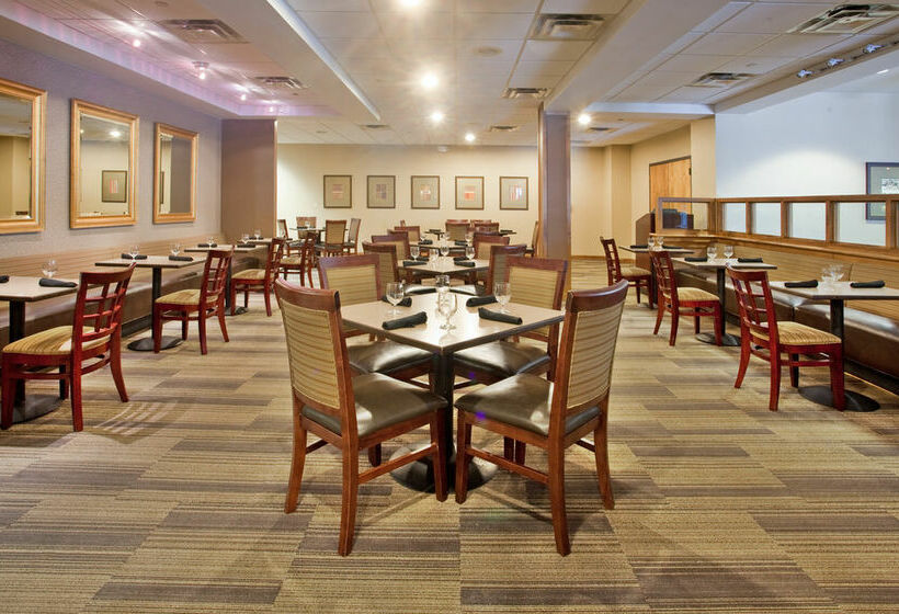 בית מלון כפרי Holiday Inn Country Club Plaza