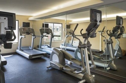 فندق Holiday Inn Country Club Plaza