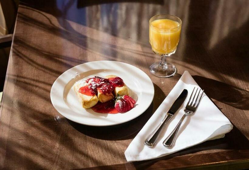 Отель Holiday Inn Athensuniversity Area, An Ihg