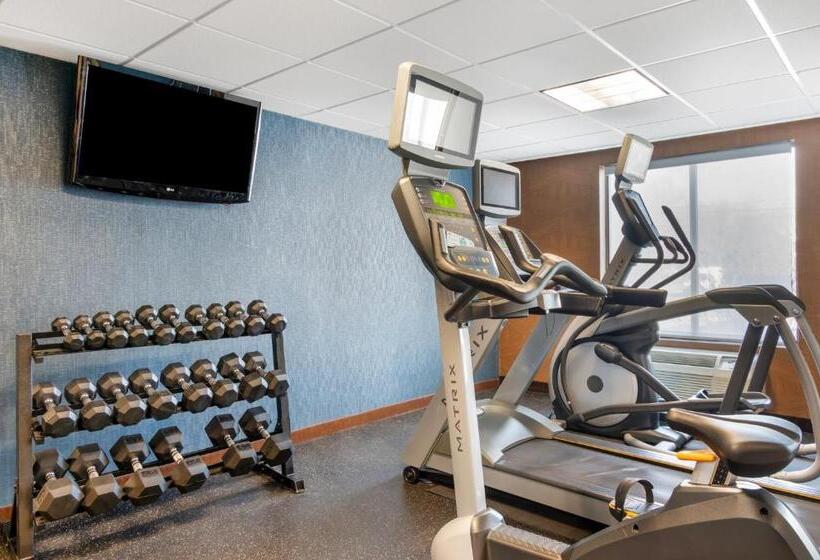 هتل Comfort Inn & Suites Danbury Bethel