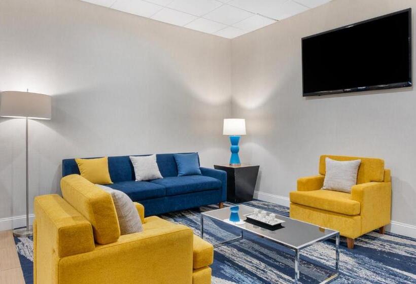 هتل Comfort Inn & Suites Danbury Bethel