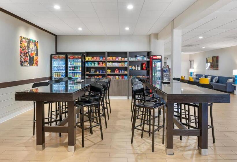 هتل Comfort Inn & Suites Danbury Bethel