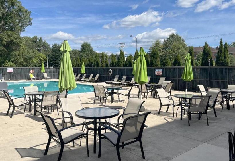هتل Comfort Inn & Suites Danbury Bethel