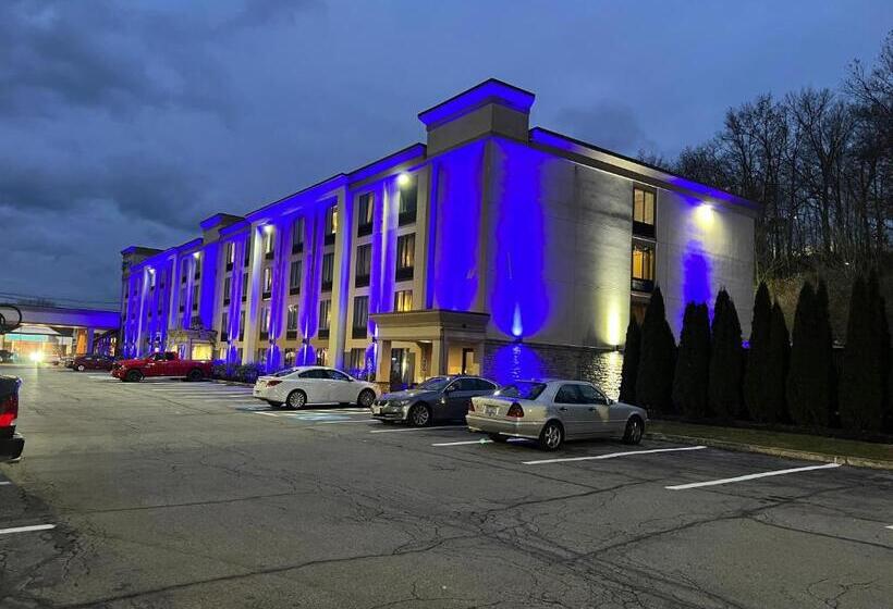 هتل Comfort Inn & Suites Danbury Bethel