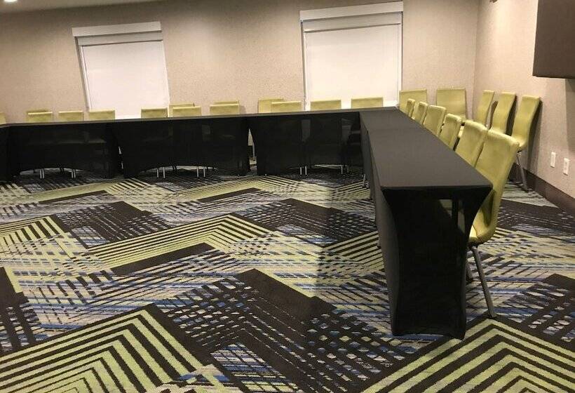 Отель Holiday Inn Express & Suites Reidsville, An Ihg