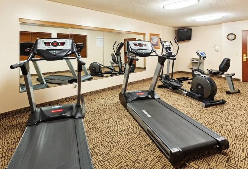 Отель Holiday Inn Express & Suites Reidsville, An Ihg