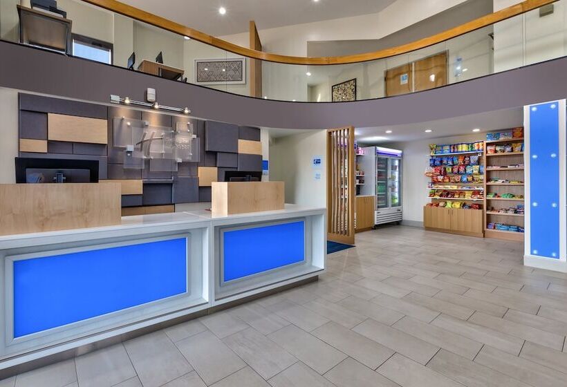 فندق Holiday Inn Express Detroit Warren/general Motors Technology Center, An Ihg