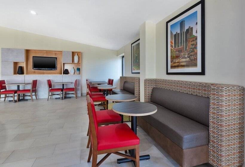 فندق Holiday Inn Express Detroit Warren/general Motors Technology Center, An Ihg