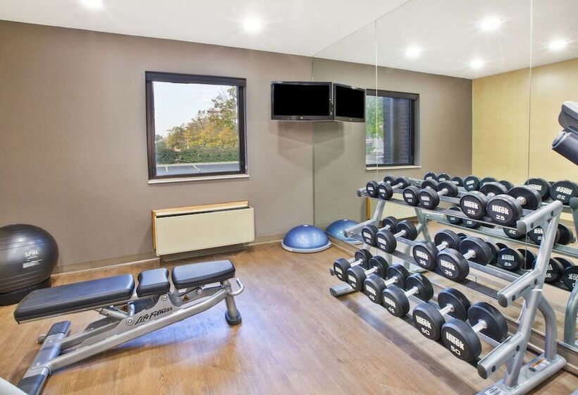 فندق Holiday Inn Express Detroit Warren/general Motors Technology Center, An Ihg