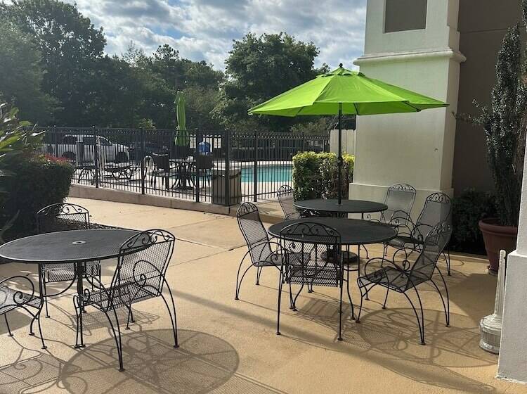 Отель Holiday Inn Express Forsyth, An Ihg