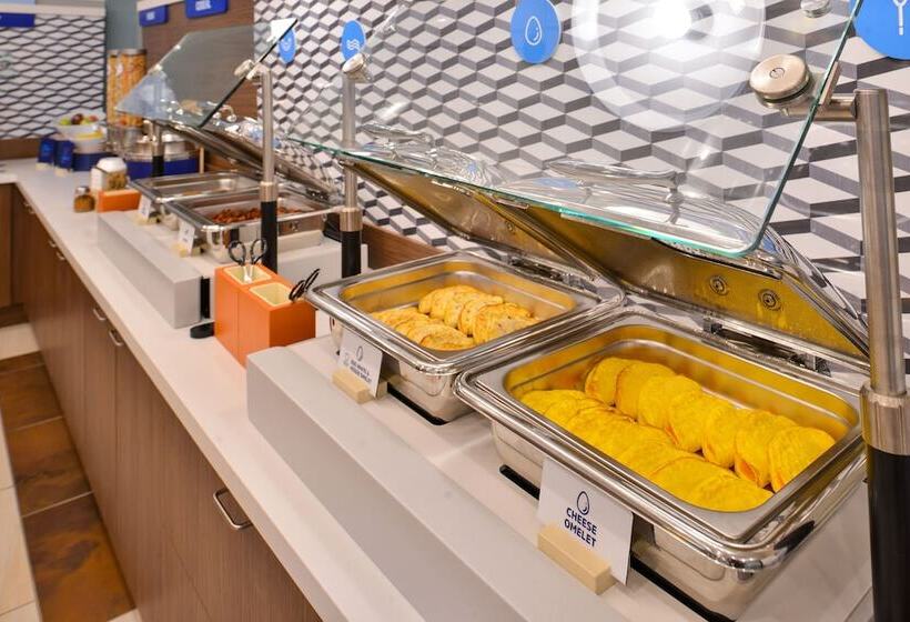 Отель Holiday Inn Express Forsyth, An Ihg