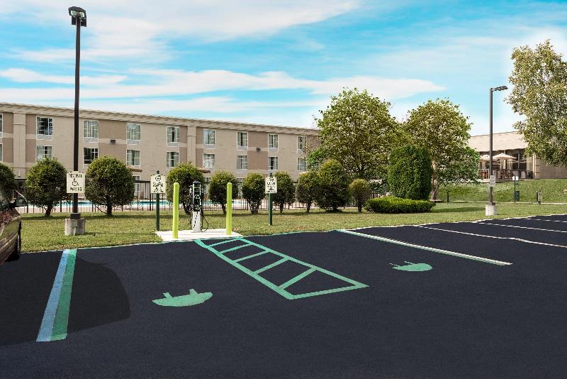 בית מלון כפרי Holiday Inn Johnstown Gloversville By Ihg