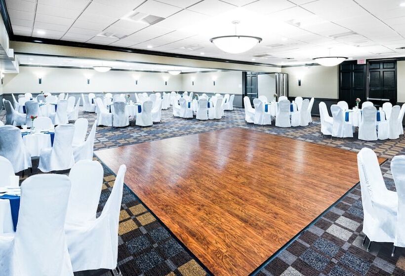 בית מלון כפרי Holiday Inn Johnstown Gloversville By Ihg