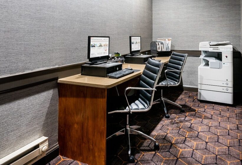 בית מלון כפרי Holiday Inn Johnstown Gloversville By Ihg