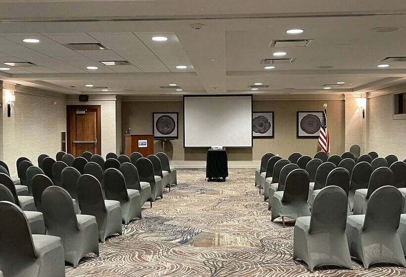 Отель Holiday Inn Resort Lake George, An Ihg