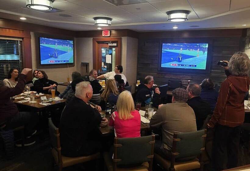 Отель Holiday Inn Resort Lake George, An Ihg