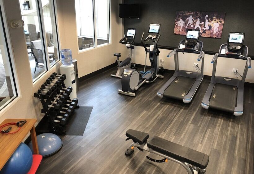 Отель Holiday Inn Resort Lake George, An Ihg