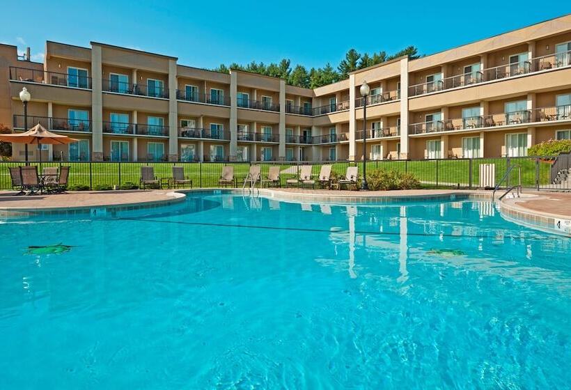Отель Holiday Inn Resort Lake George, An Ihg