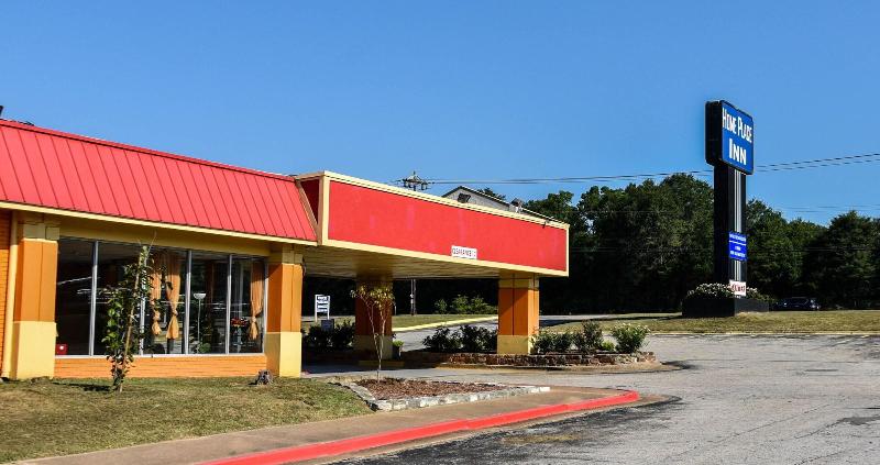 فندق Homeplace Inn