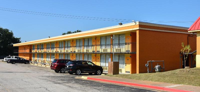 فندق Homeplace Inn