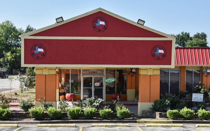 فندق Homeplace Inn