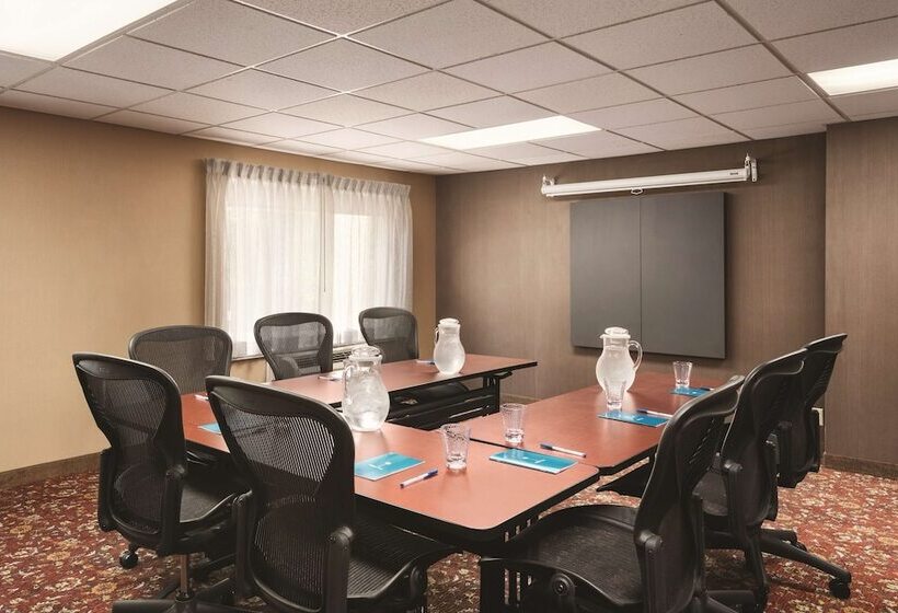 Отель Clt Sky Suites