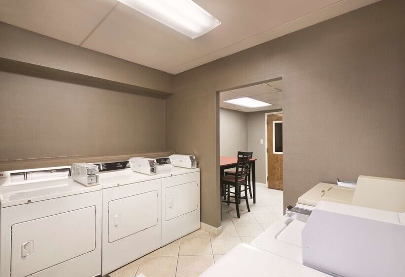 Отель Clt Sky Suites