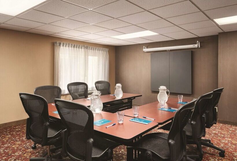 Отель Clt Sky Suites