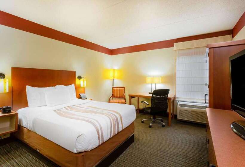 בית מלון כפרי Clt Airport Inn & Suites