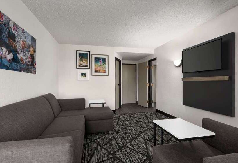 ホテル La Quinta By Wyndham Cleveland Airport West