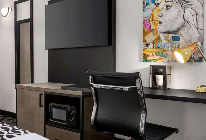 هتل La Quinta By Wyndham Cleveland Airport West