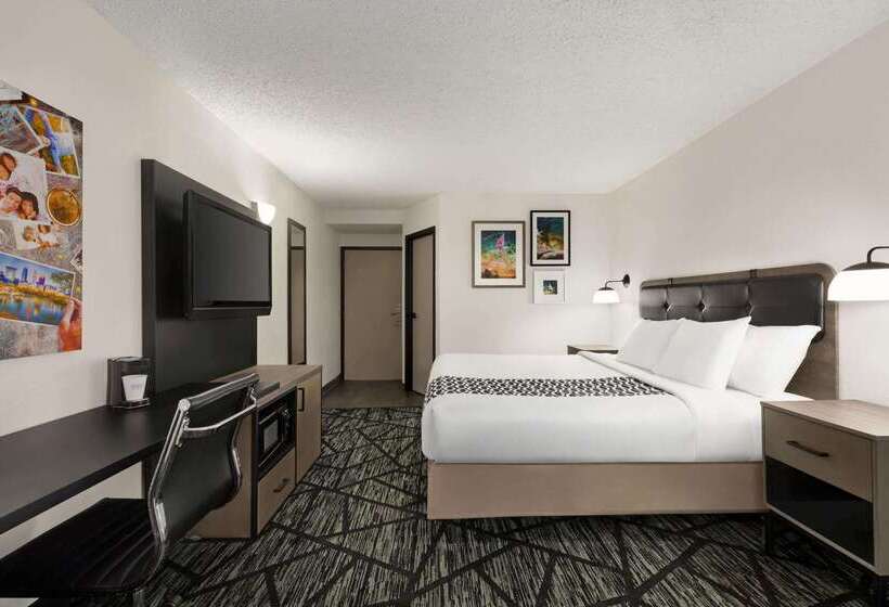 ホテル La Quinta By Wyndham Cleveland Airport West