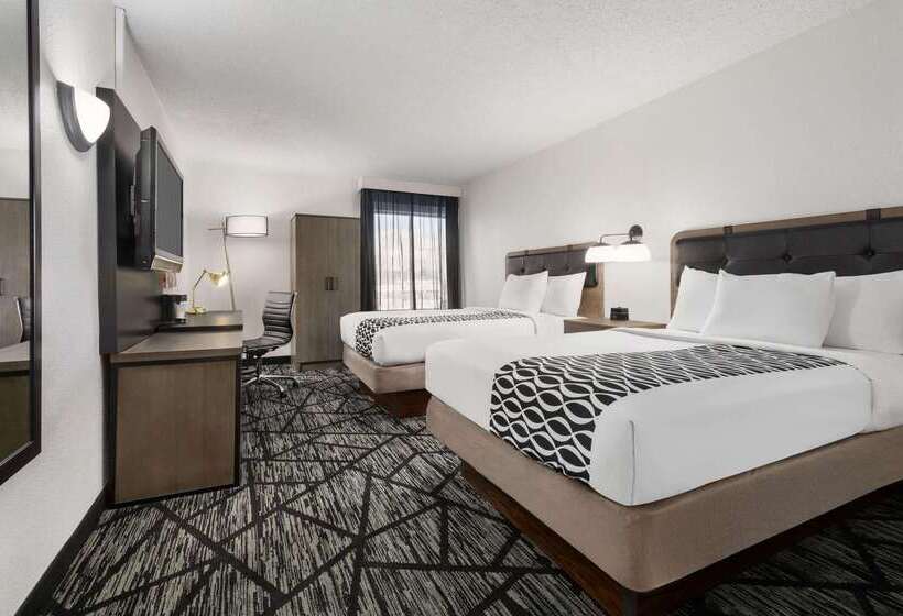 ホテル La Quinta By Wyndham Cleveland Airport West