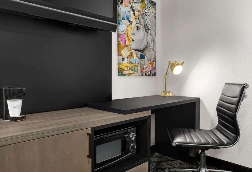 ホテル La Quinta By Wyndham Cleveland Airport West