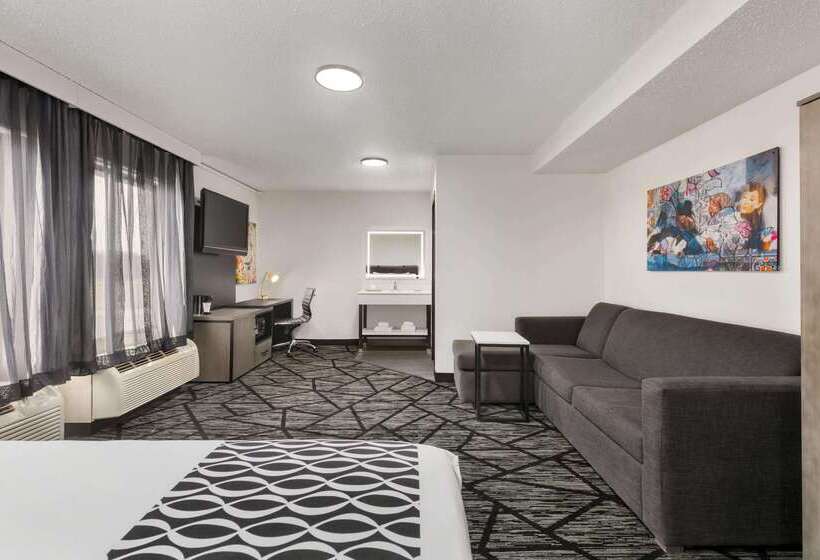 هتل La Quinta By Wyndham Cleveland Airport West