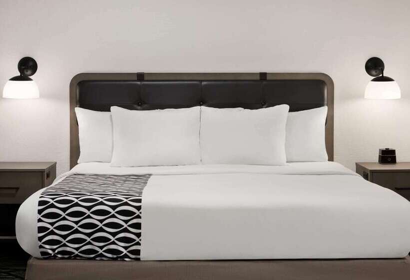 ホテル La Quinta By Wyndham Cleveland Airport West