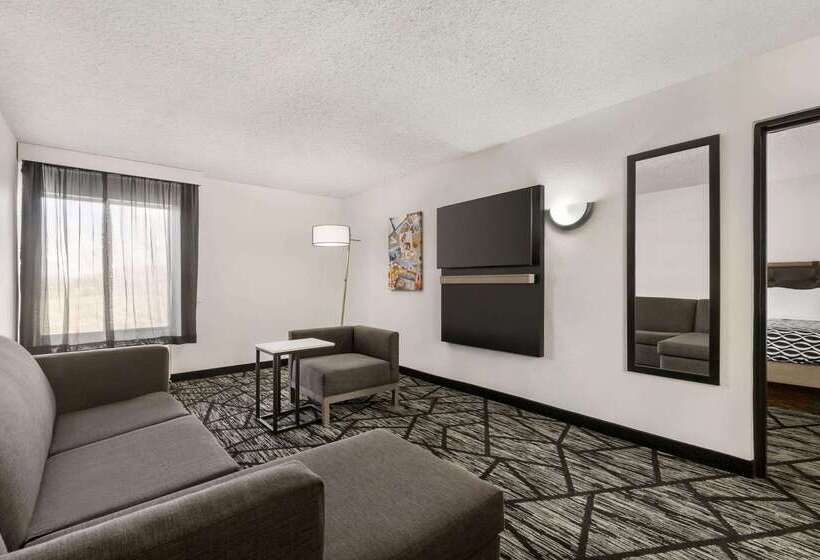 ホテル La Quinta By Wyndham Cleveland Airport West